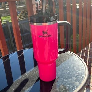 40oz hot pink Stanley
